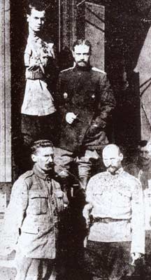 Генерал Каппель В.О., у штабного вагона, 1918г. Фото с сайта www.hrono.ru