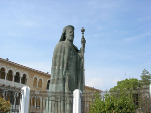 Никосия. Памятник архиепископу Макариусу